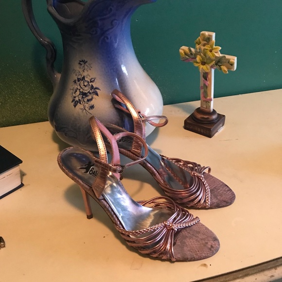 Heels - Picture 4 of 5